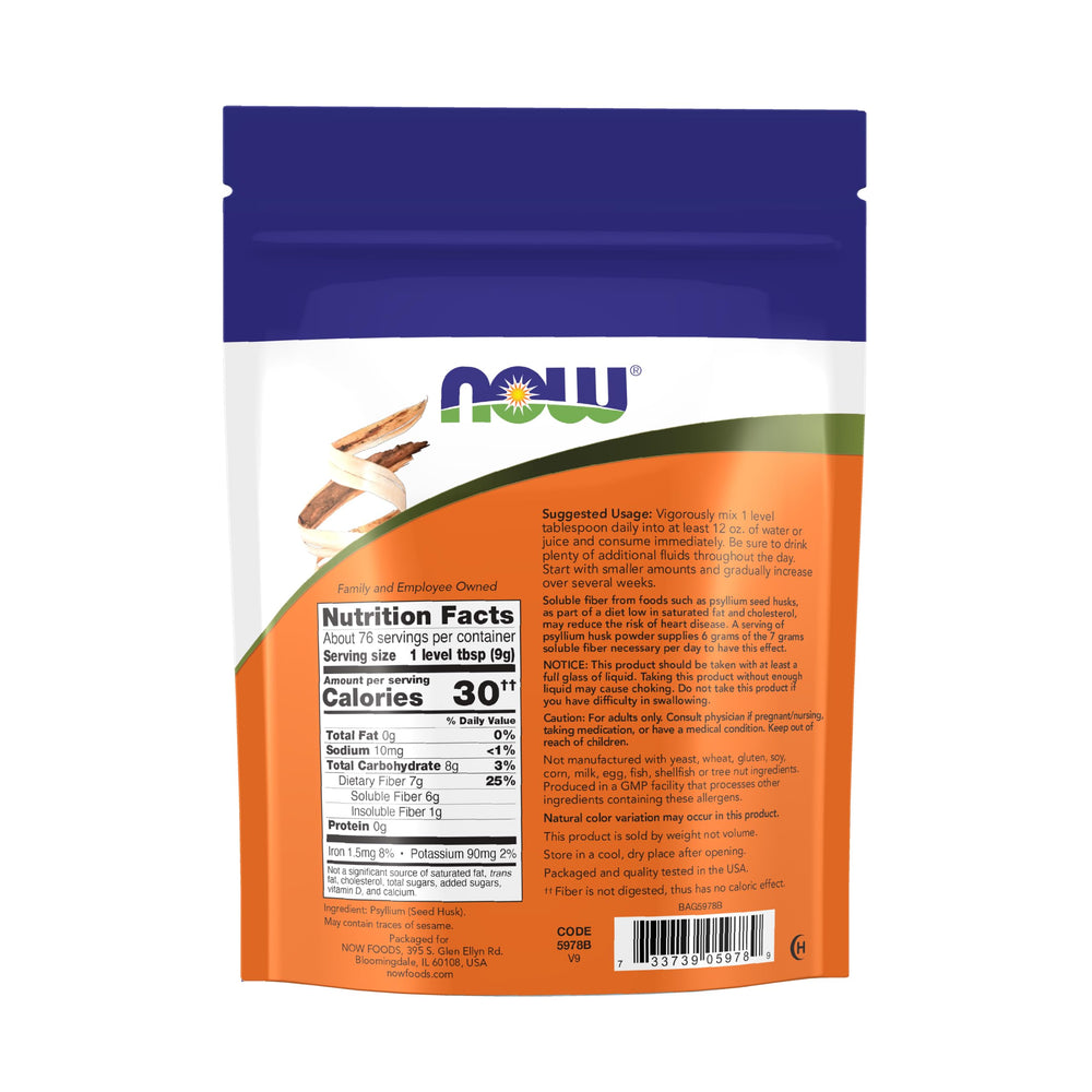 Now Foods primer plano del polvo de psyllium mostrando textura fina y mezcla fácil