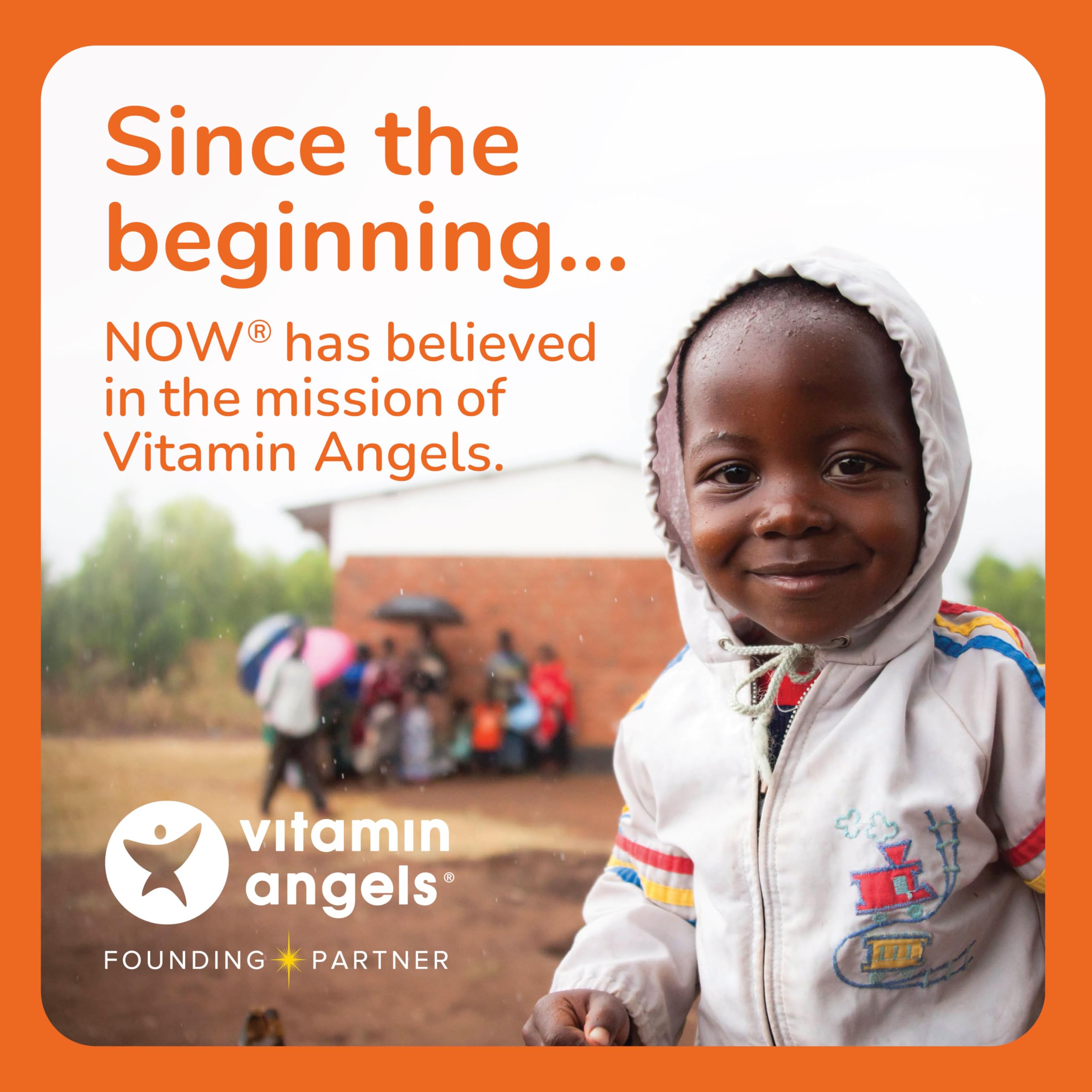 NOW Foods suplemento en cocina junto a alimentos saludables