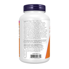 NOW Foods tableta en mano para comparar tamaño y dosificación