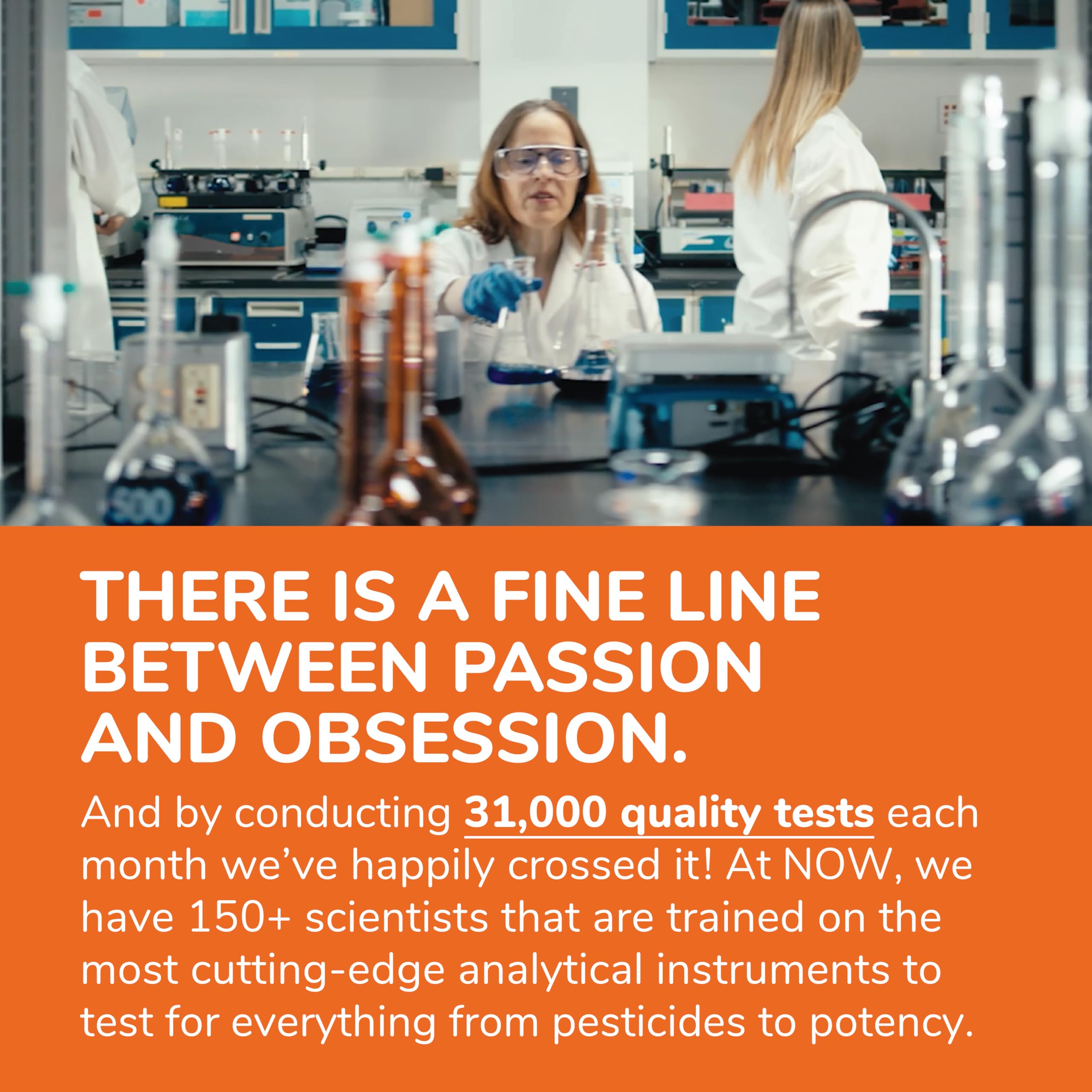 Bote de NOW Foods Vitamina E colocado en mesa que transmite confianza familiar y origen USA