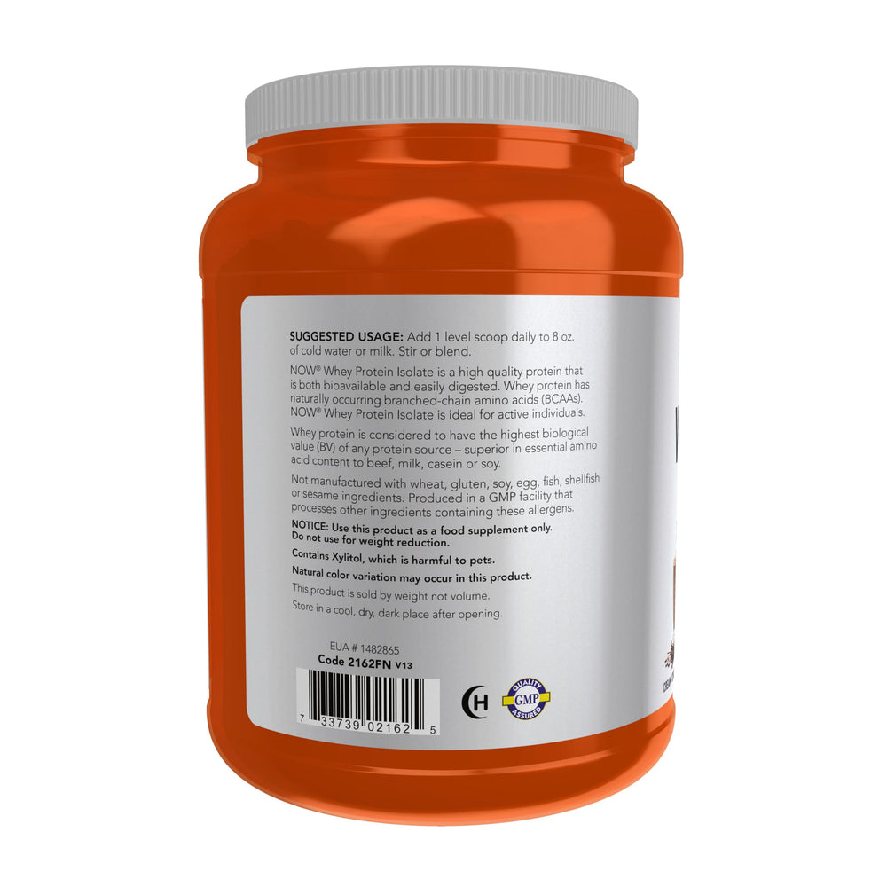 Cucharada de NOW Foods Whey Protein Isolate que ilustra la porción de proteína por servicio