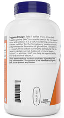 NOW Foods comparación de tamaño de tabletas NAC 1000 mg en mano para dosificación