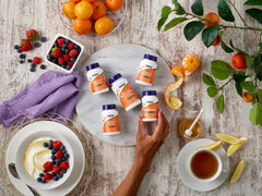 NOW Foods familia utilizando OralBiotic™ en contexto cotidiano para frescura