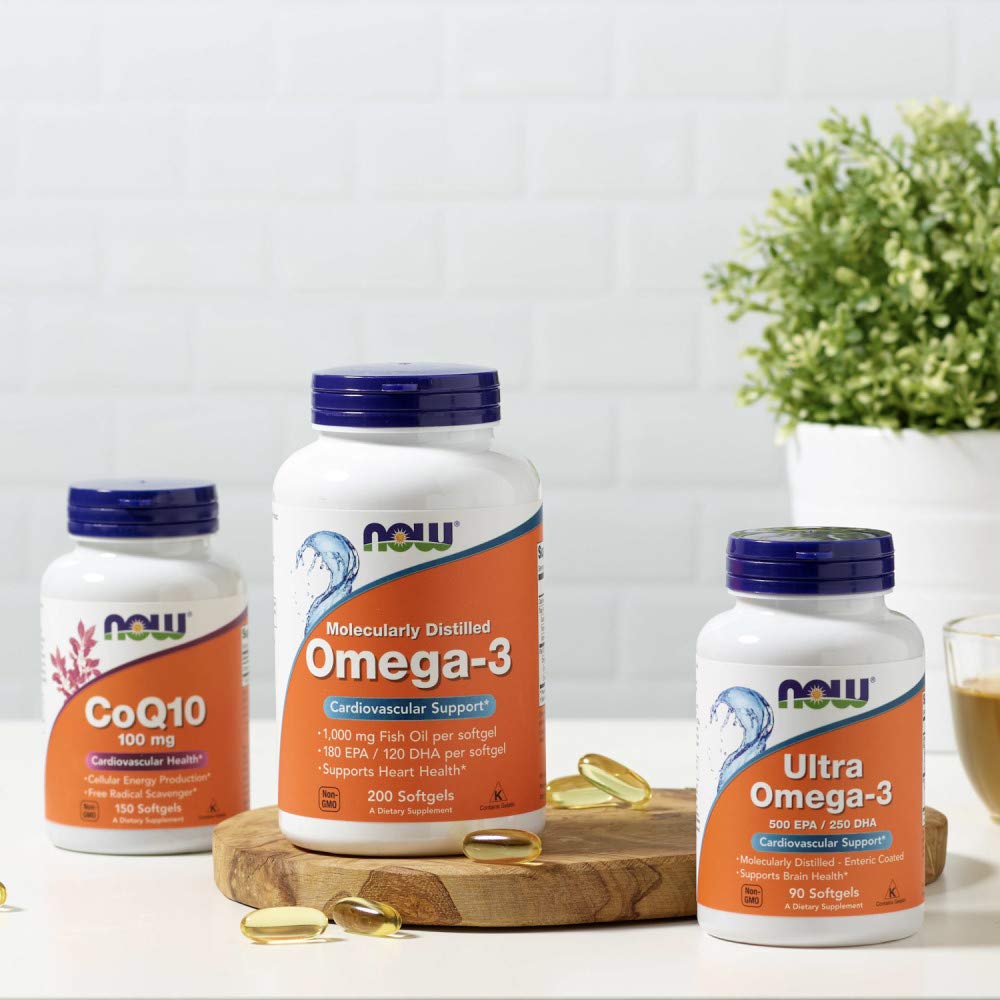 NOW Foods cápsulas vertidas en mano para visualizar facilidad de uso