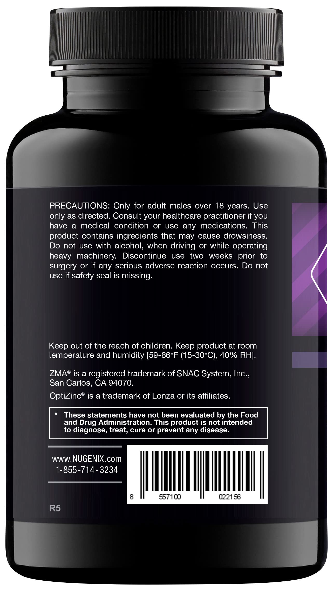 Hombre 40+ usando Nugenix PM ZMA en rutina nocturna para mejor recuperación