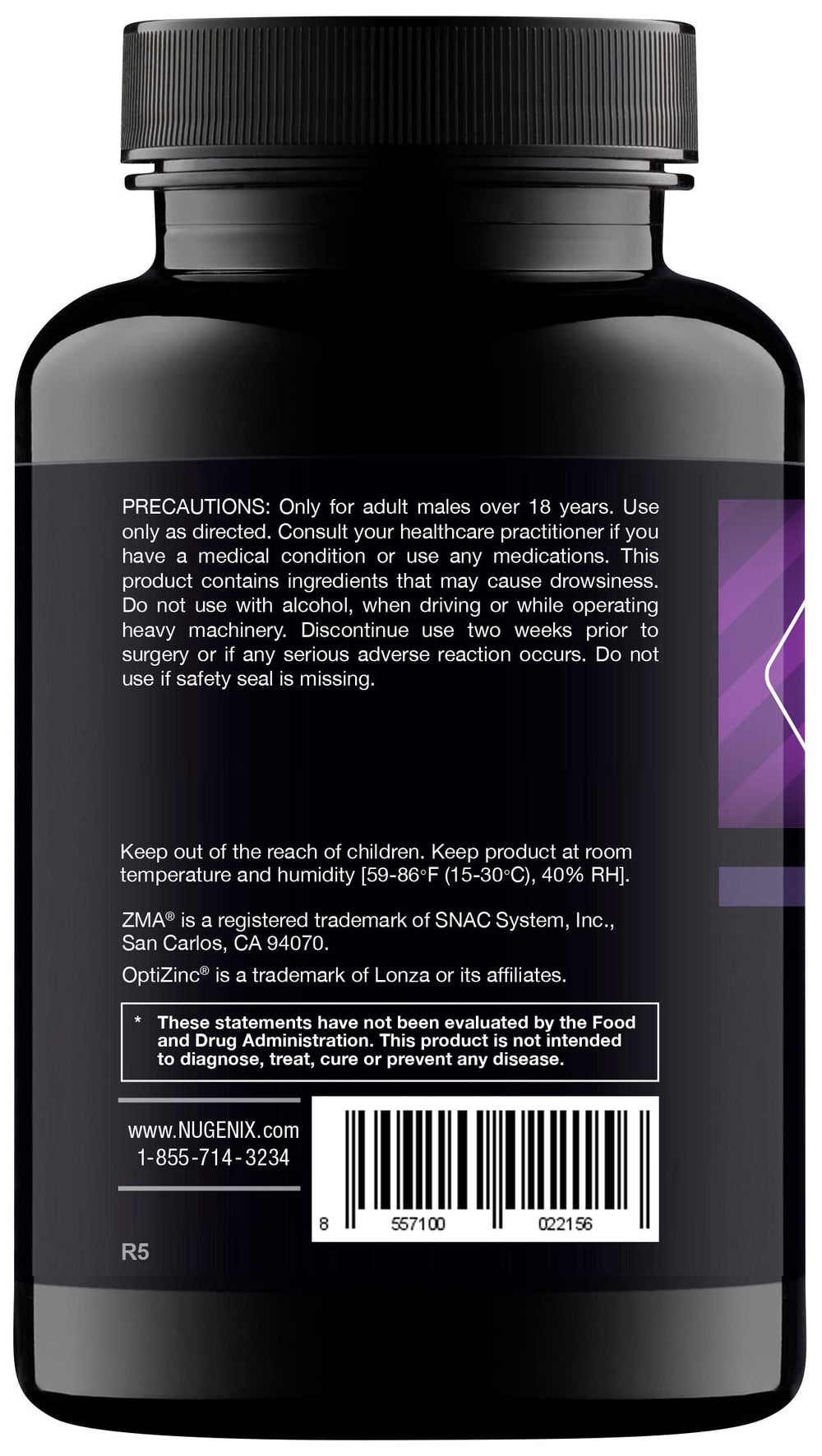 Hombre 40+ usando Nugenix PM ZMA en rutina nocturna para mejor recuperación