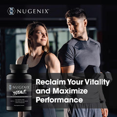 Nugenix Total-T cápsulas en mano para visualizar la presentación y facilidad de toma