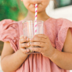 Detalle de la etiqueta Nurished con lista de vitaminas, probióticos y espinaca