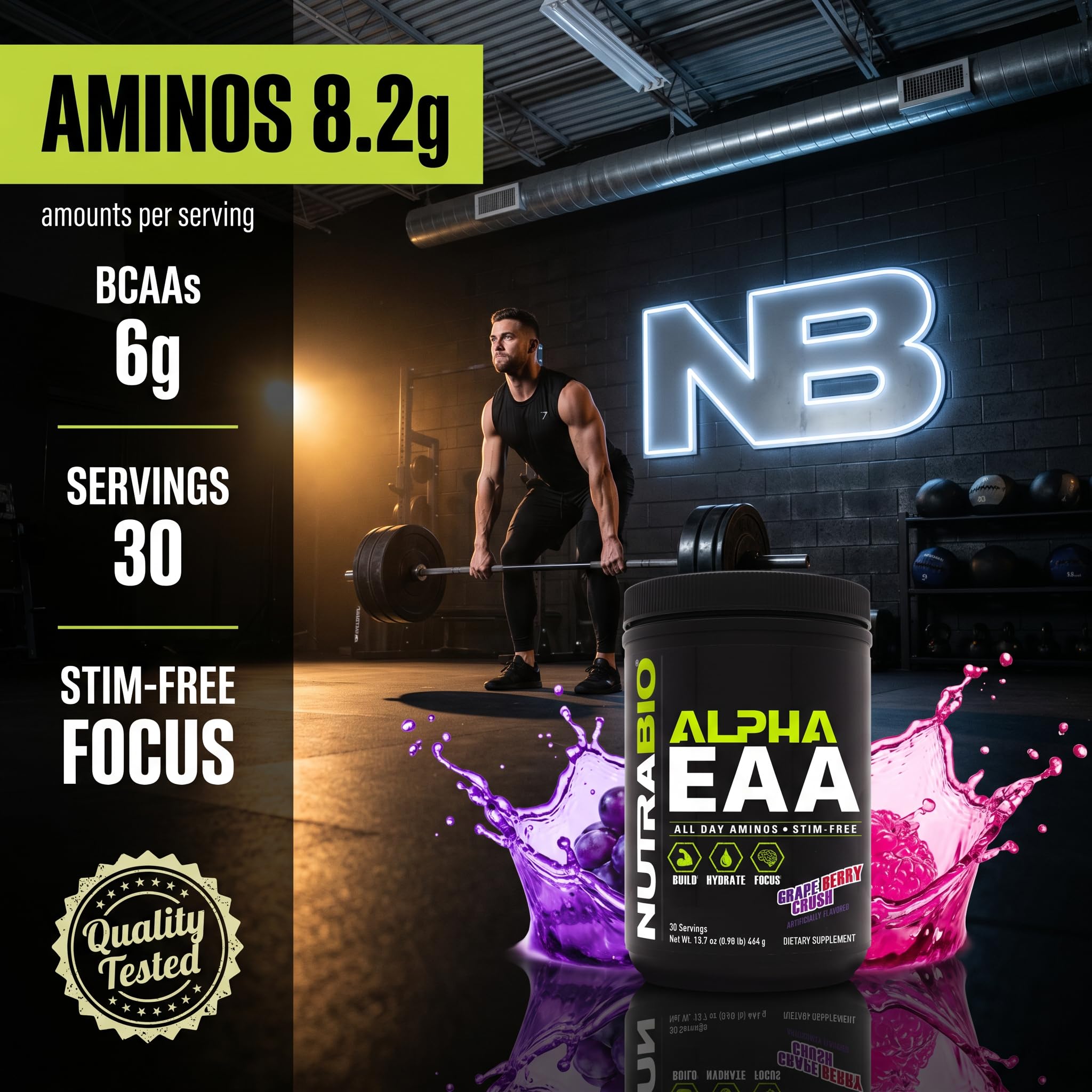 Escena lifestyle con NutraBio Alpha EAA en mesa de entrenamiento, energía y recuperación diaria