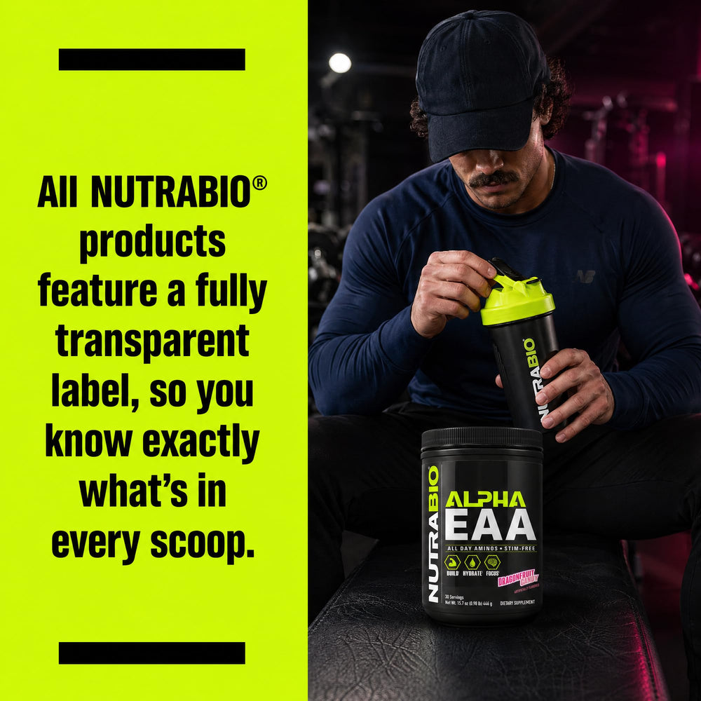 NutraBio Alpha EAA en botella dentro de gimnasio para uso pre o intra entrenamiento