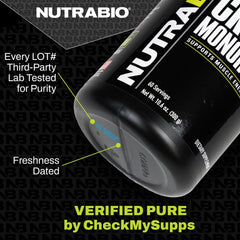 Botella en gimnasio con NutraBio CarboMax listo para entrenar