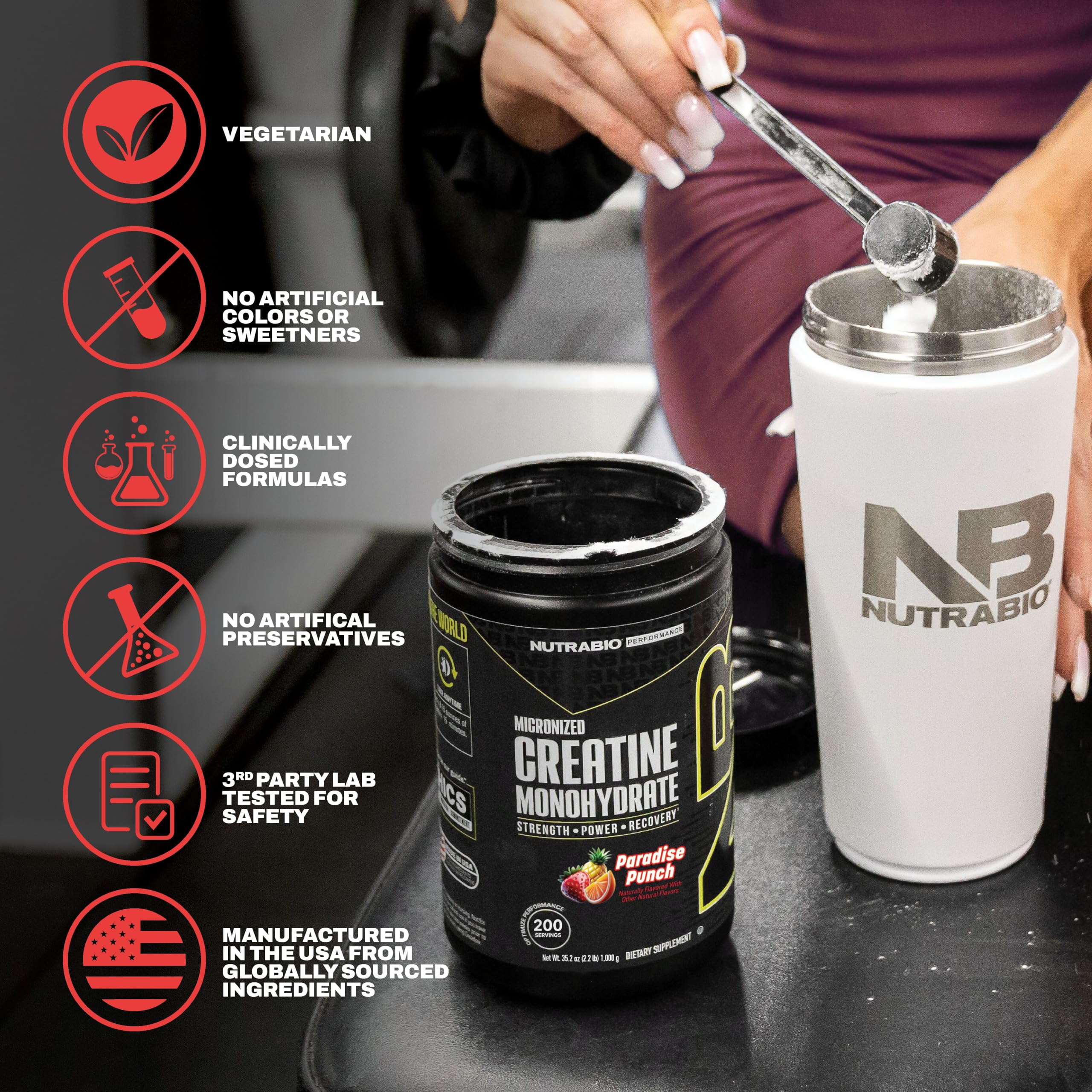 NutraBio creatina mezclada en batido pre-entreno para energía y rendimiento