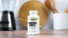 NutraBio etiqueta con lista de ingredientes y certificaciones para transparencia