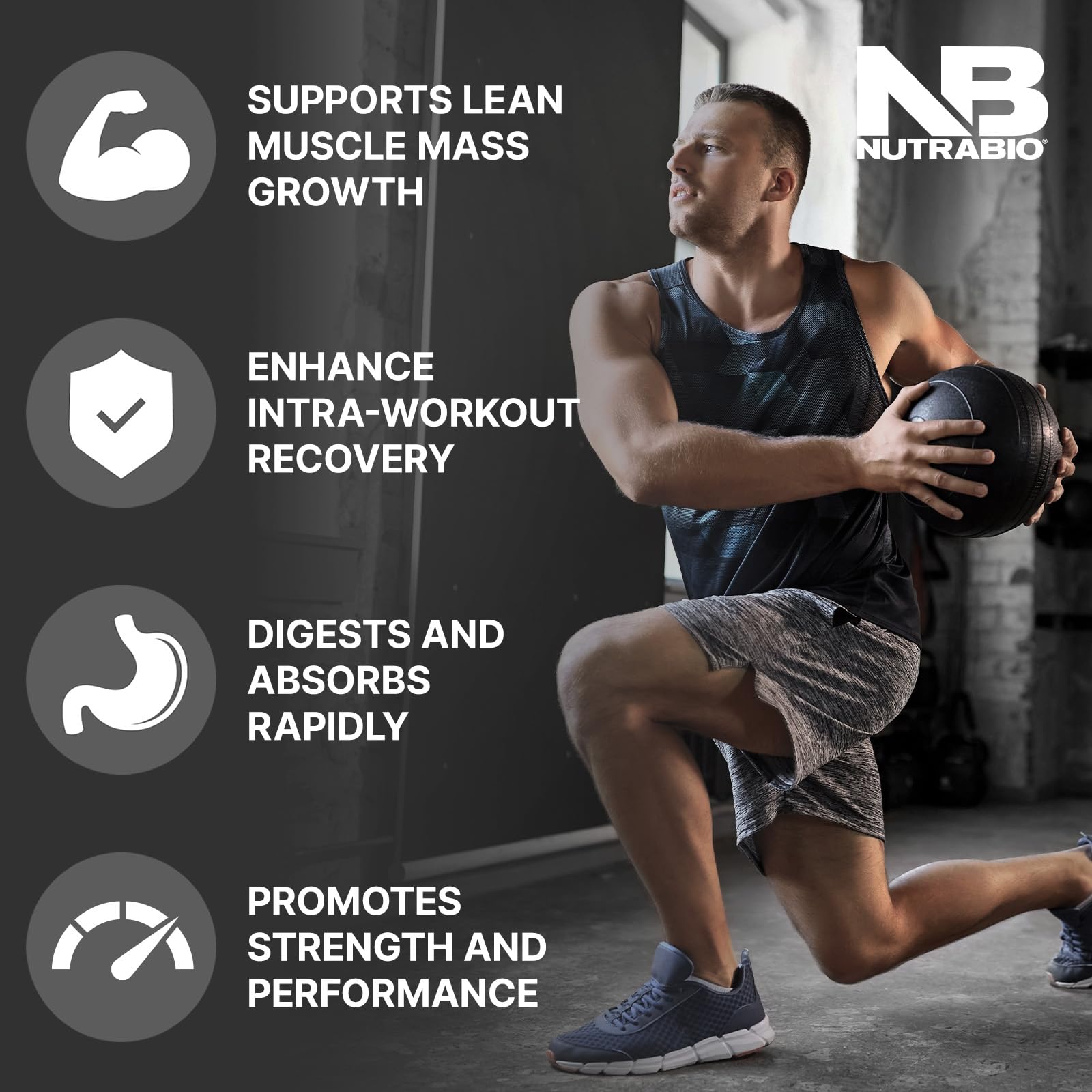 Vaso con mezcla NutraBio Intra Blast listo para beber en entrenamiento