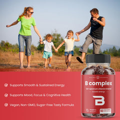 NutraChamps gominolas en mano indicando porción práctica y conveniencia