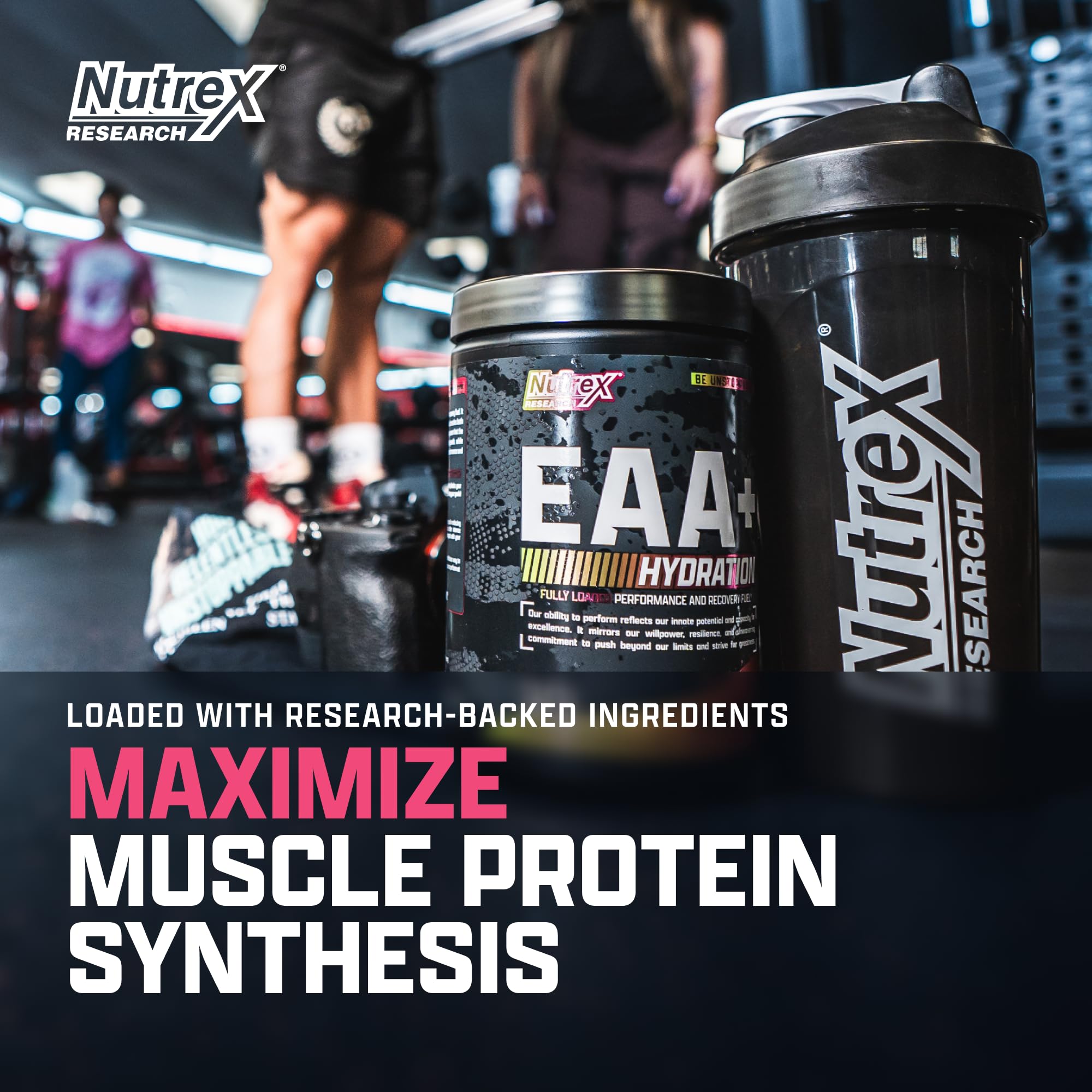 Nutrex Research vaso mezclado durante entrenamiento para hidratación y aminoácidos