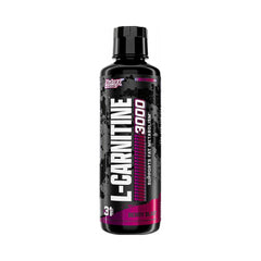 Nutrex Research botella en mano durante preparación pre entreno beneficios práctica