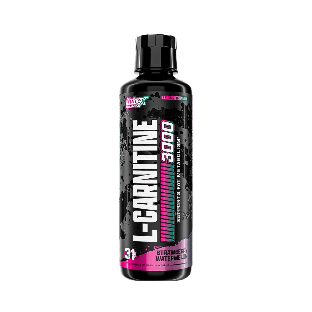 Nutrex Research atleta vertiendo el líquido antes de entrenar para mejor rendimiento