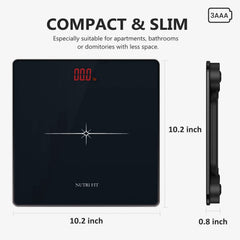 NUTRI FIT persona pisando la báscula para lecturas inmediatas y cómodas