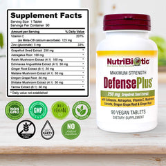 NutriBiotic DefensePlus botella en mesa con bebida, uso práctico diario