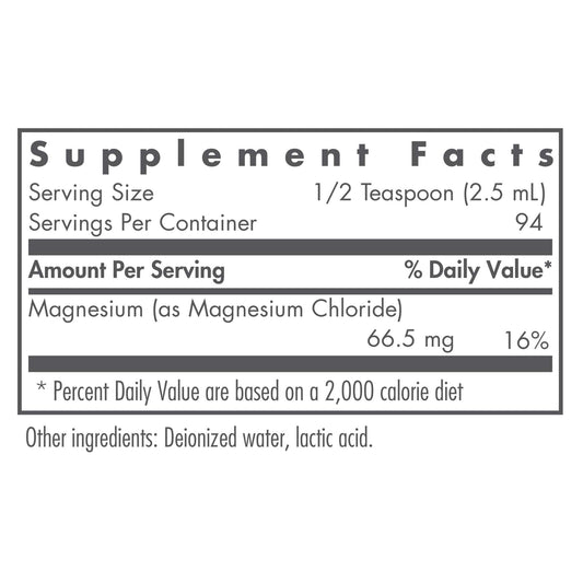 Nutricology magnesio cloruro líquido vertido en vaso para uso diario