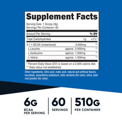 Nutricost polvo BCAA en primer plano mostrando textura fina y mezcla rápida