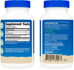 Nutricost cápsulas en mano para comparar tamaño y conveniencia