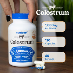 Nutricost cápsulas en vaso de agua lista para consumo práctico