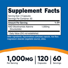 Nutricost etiqueta en primer plano indicando 1.000 mg por servicio y certificaciones de calidad