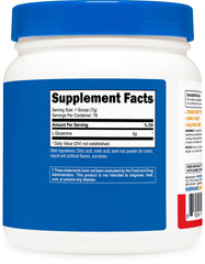 Nutricost etiqueta con certificaciones resaltando calidad y seguridad del producto