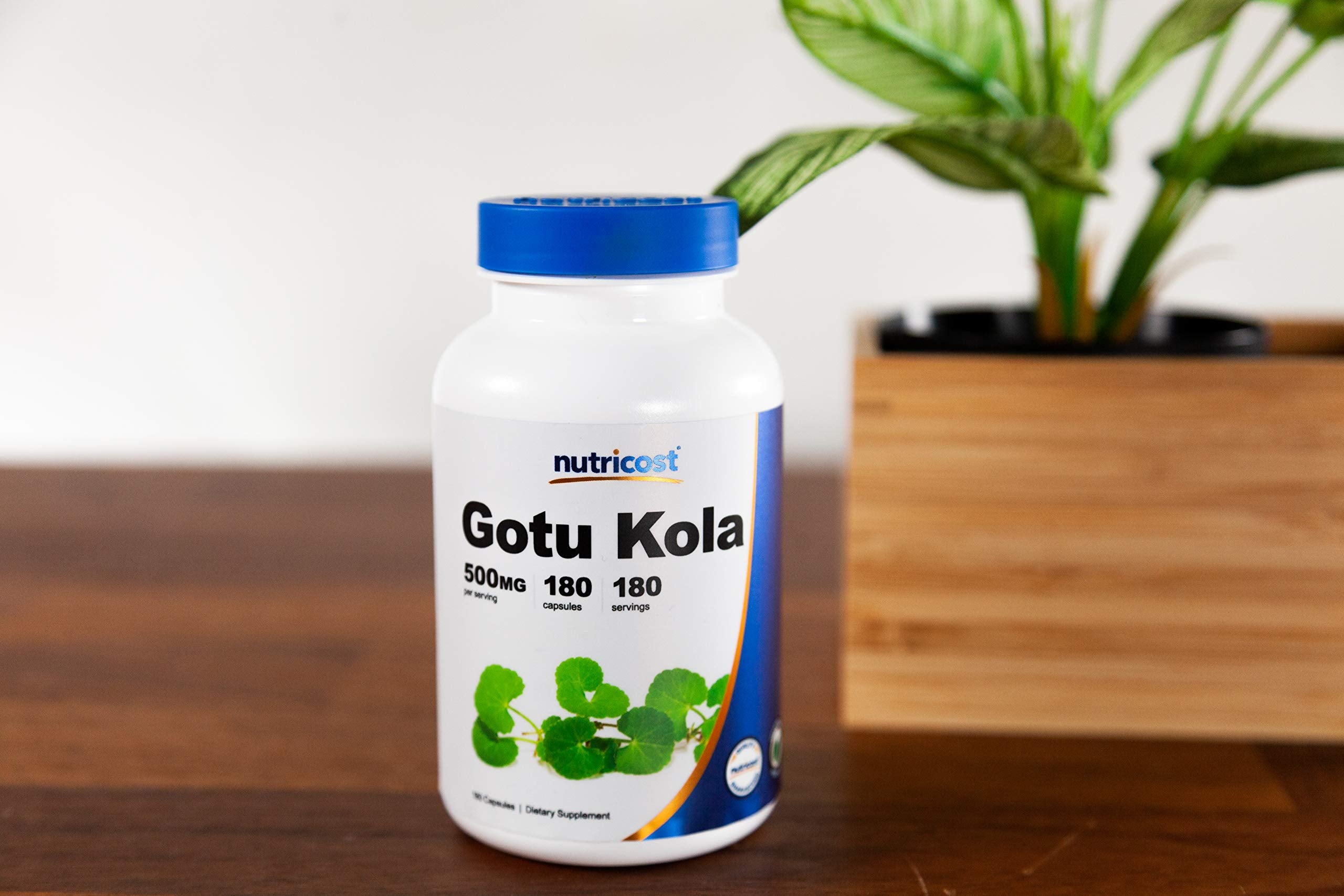 Nutricost etiqueta detallada con información de ingredientes y certificaciones