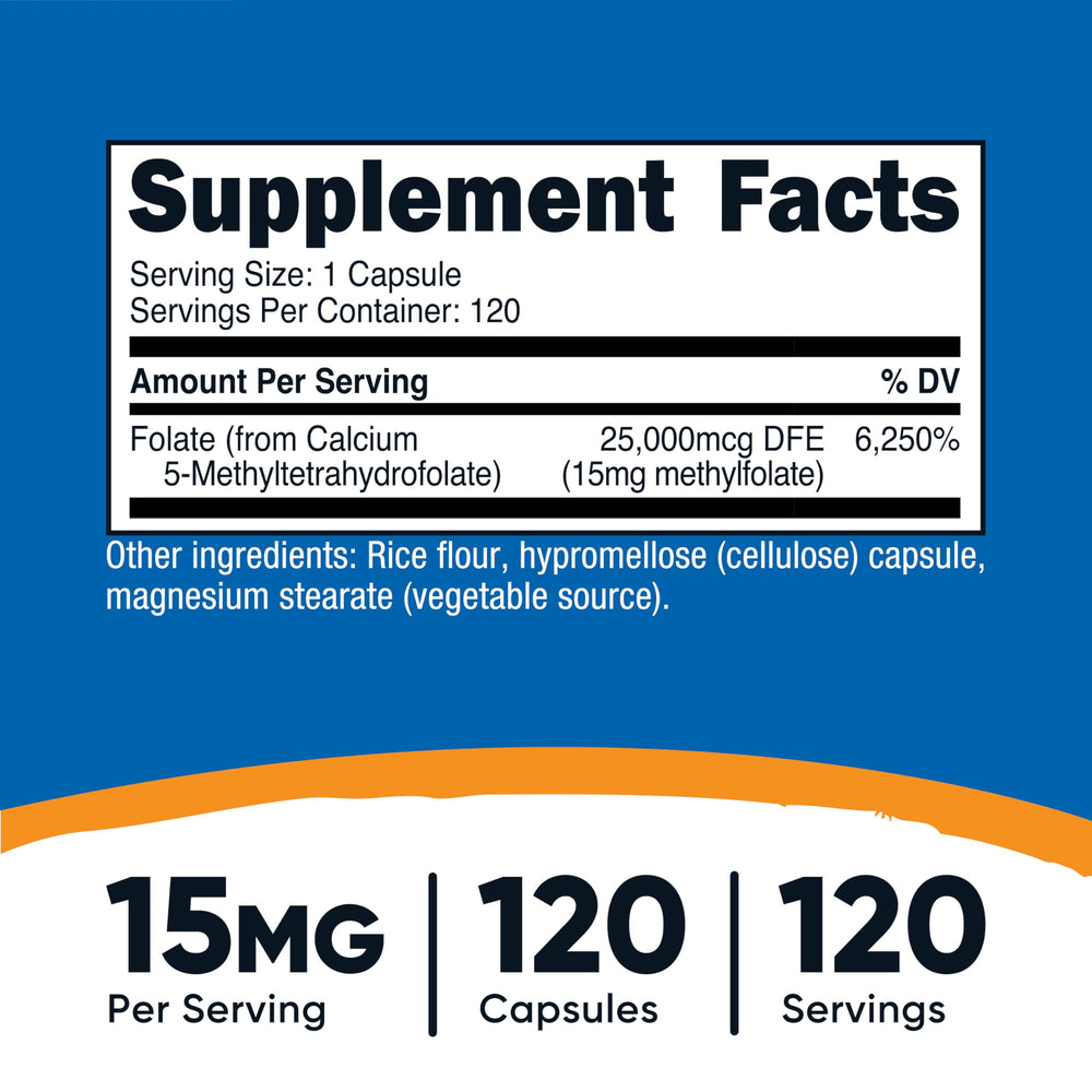 Primer plano de cápsulas Nutricost L‑Methylfolate revelando textura y facilidad de ingestión