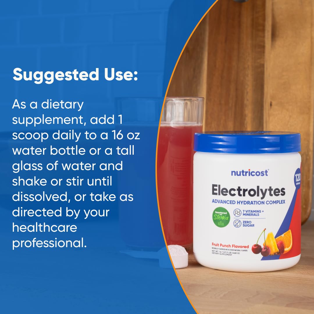 Polvo Nutricost disolviéndose en agua mostrando fácil mezcla