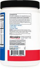 Nutricost cuchara medidora con polvo mostrando la dosis exacta por servicio