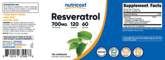 Botella Nutricost abierta con cápsulas visibles que facilita el conteo de tomas