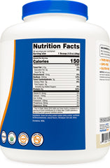 Comparación de tamaño del envase Nutricost 5LBS junto a objetos cotidianos, indica duración y porciones