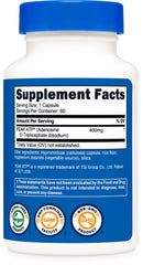 Producto Nutricost junto a botella de agua y zapatillas, integra el suplemento en rutina activa