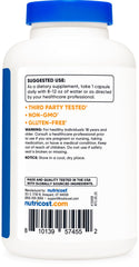 Nutricost cápsulas en mano demostrando tamaño y porción práctica