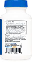 Nutricost cápsula en mano antes de entrenar para energía controlada