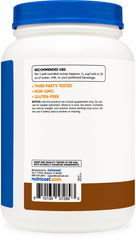 Nutricost mocha en vaso, textura cremosa para recargar después del entrenamiento.