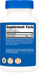 Cápsula de Nutricost Zinc Chelate en la mano para comparar tamaño y porción conveniente