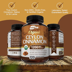 NutriFlair cápsula en mano para comparar tamaño y facilidad de ingestión
