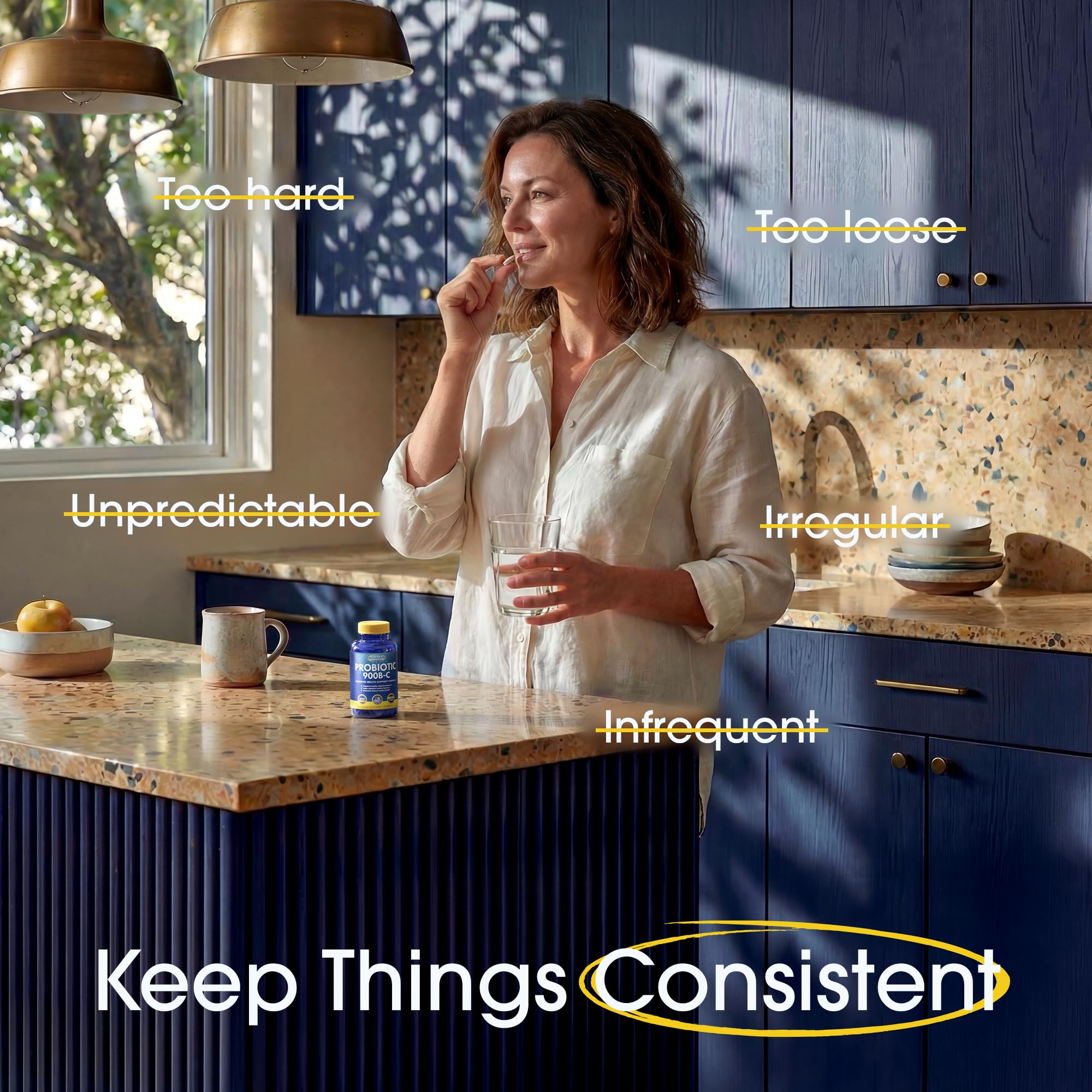 Nutrition Essentials tableta en mano para mostrar tamaño y dosificación