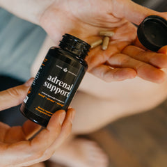 Nuven Naturals producto en mano mostrando tamaño y escala real