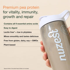 Textura del polvo Nuzest Clean Lean Protein mostrando finura y mezcla fácil