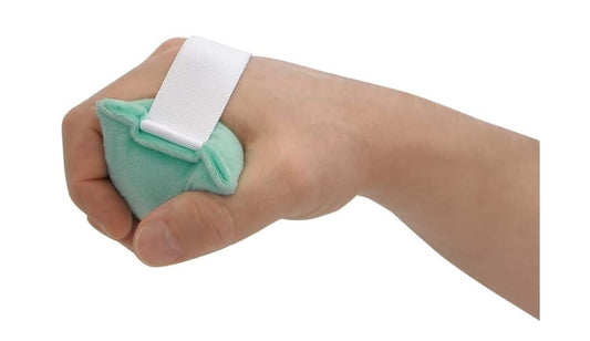 NYOrtho protector de palma frontal mostrando forma y correa elástica, comodidad inmediata