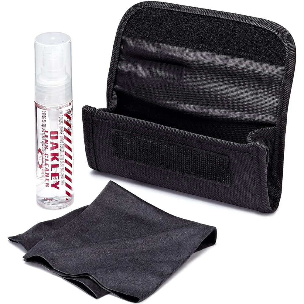 Oakley kit de limpieza frontal con atomizador, paño y estuche protegiendo lentes