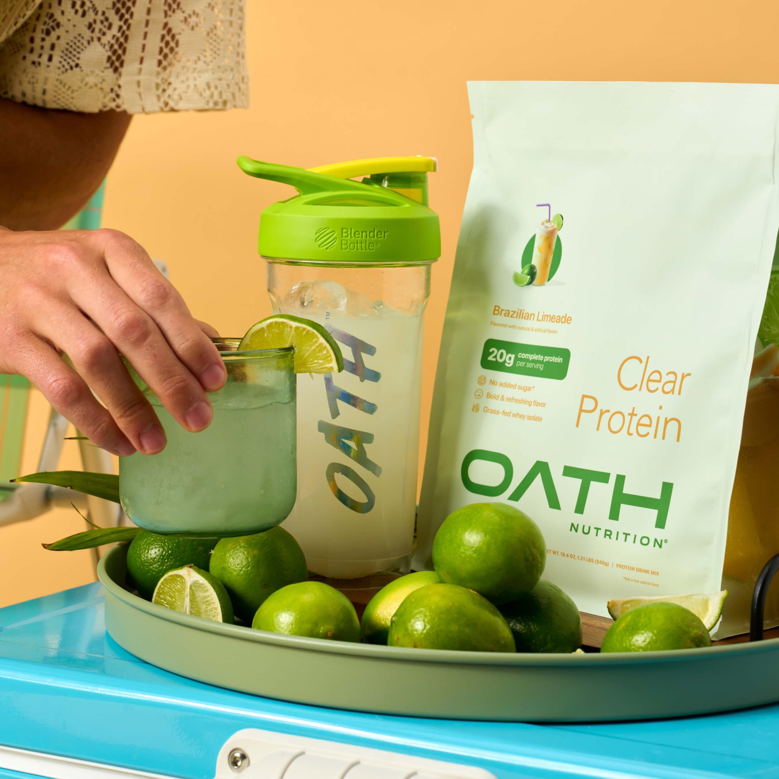 Oath Nutrition en escenario playa, estilo de vida activo y sensación refrescante.