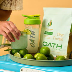 Oath Nutrition en escenario playa, estilo de vida activo y sensación refrescante.