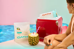 Oath Nutrition estilo de vida: bote junto a toalla en playa, práctico y refrescante